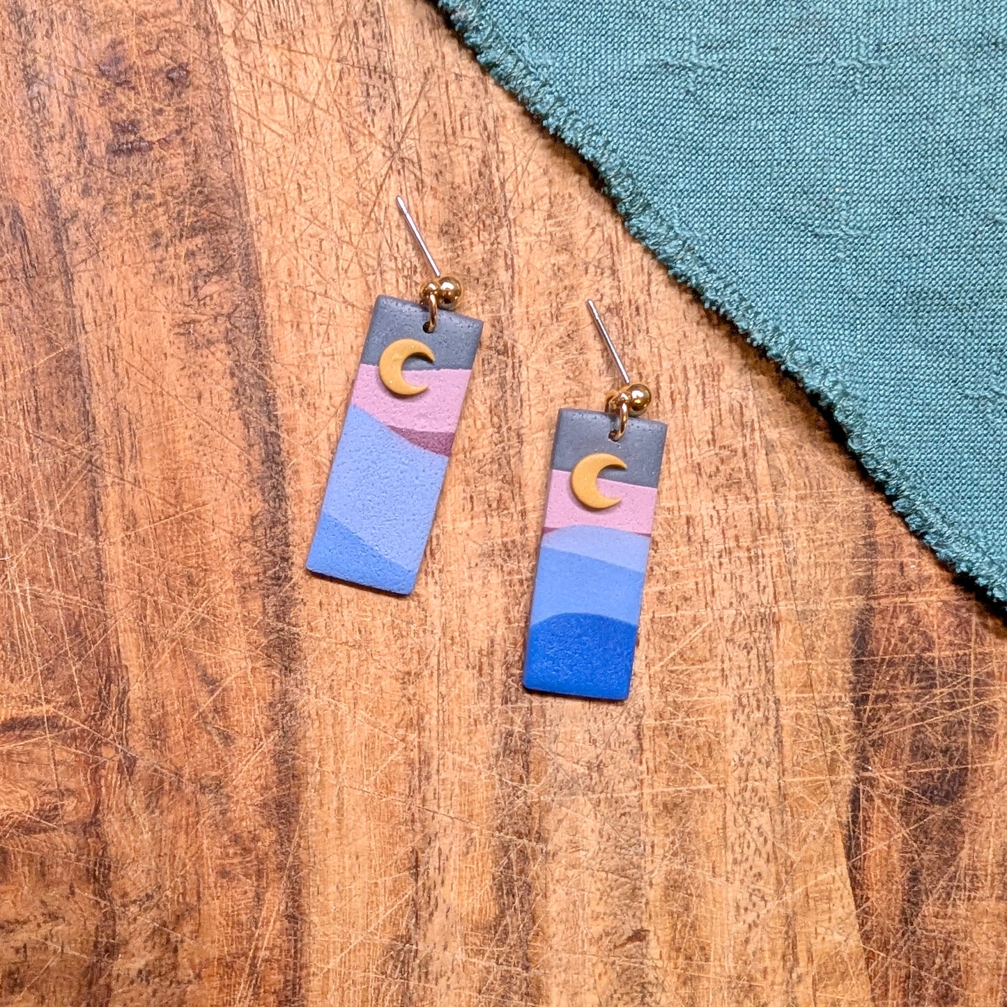 Twilight Bar Earrings in Night Landscape 02