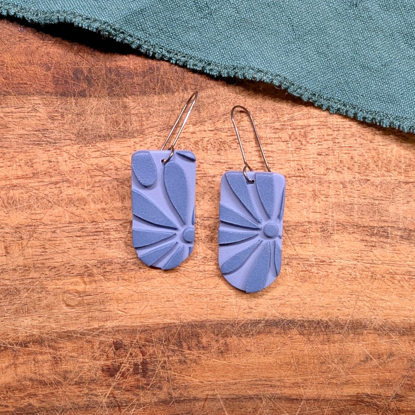 Elizabeth Earrings in Blue Floral Monochrome 01