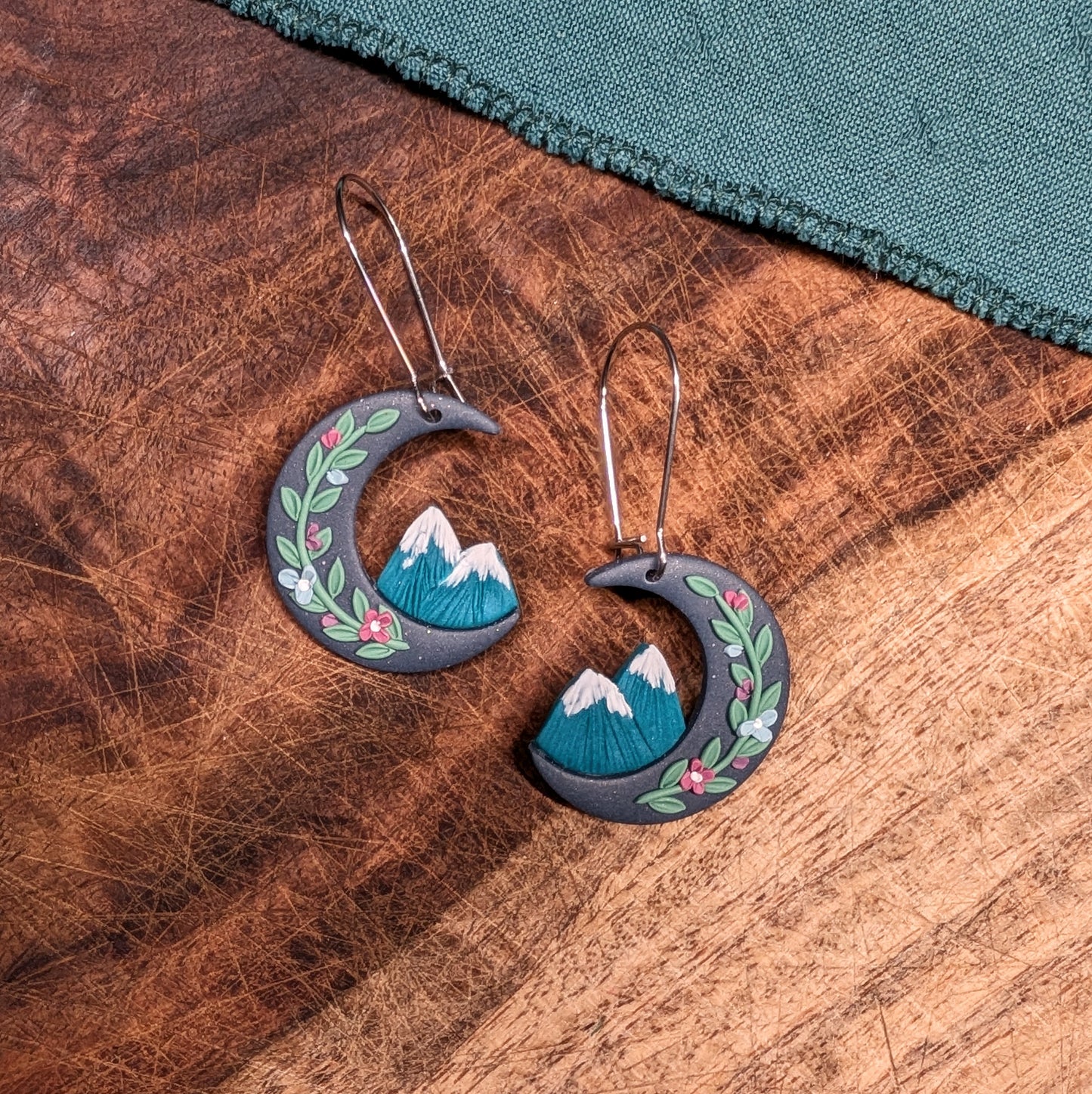 Luna Earrings with Floral Mountains 01