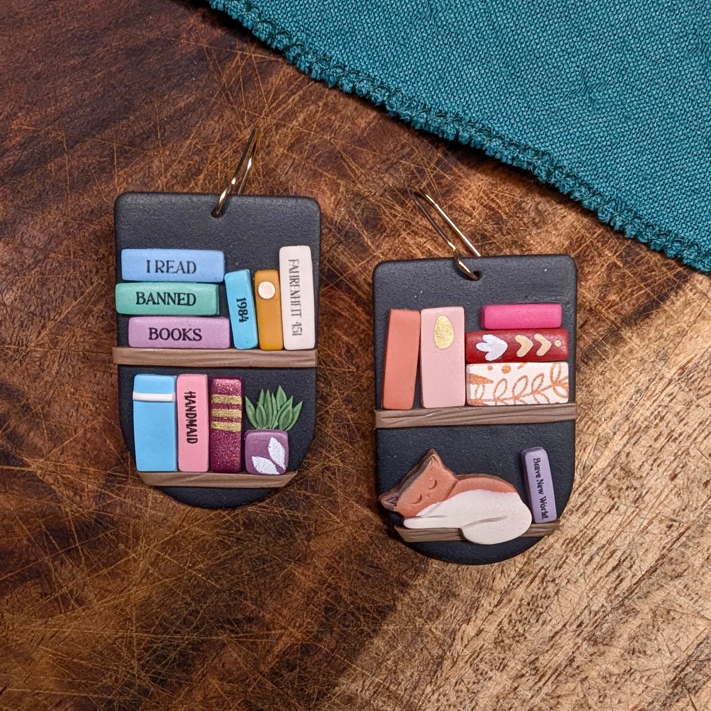 Elizabeth "I Read Banned Books" Bookshelf Earrings 01
