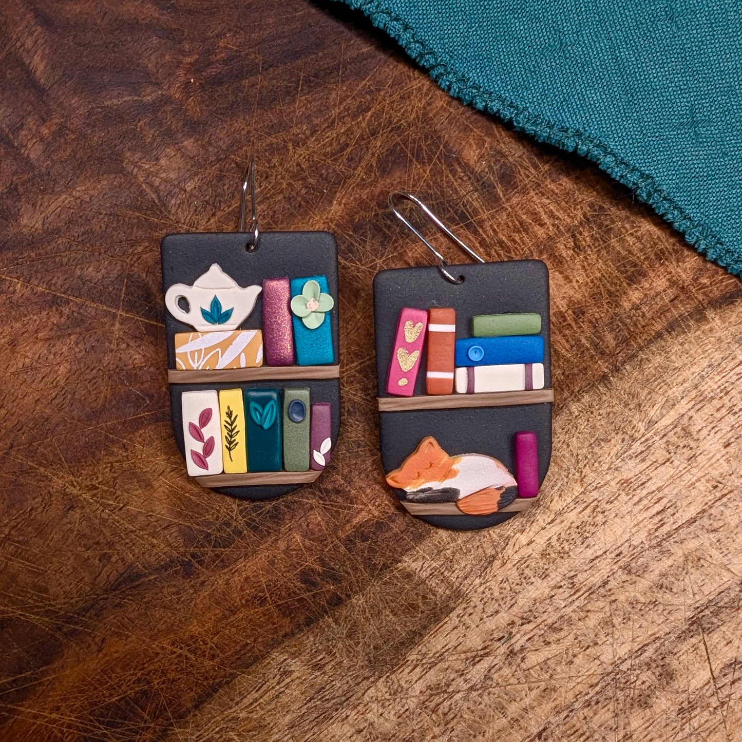 Elizabeth Bookshelf Earrings with Teapot and Cat