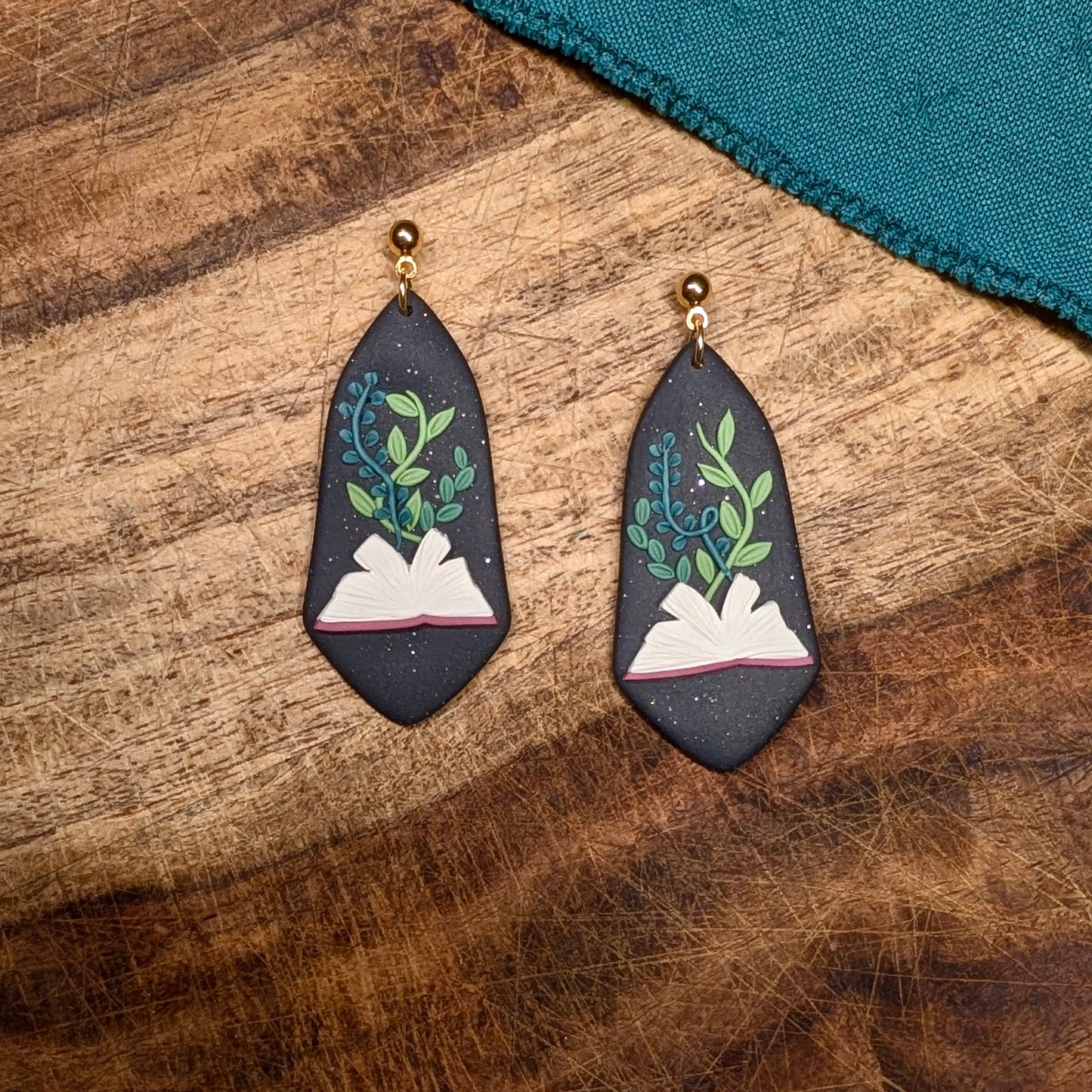 Elinor Earrings in Flora Books 02