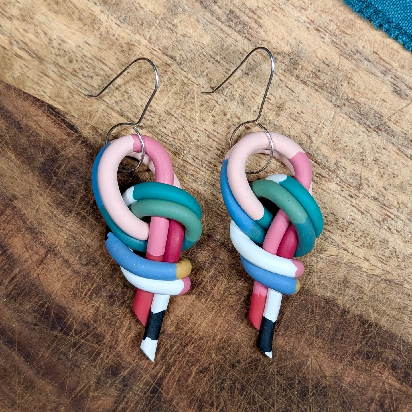 Knot Earrings 02