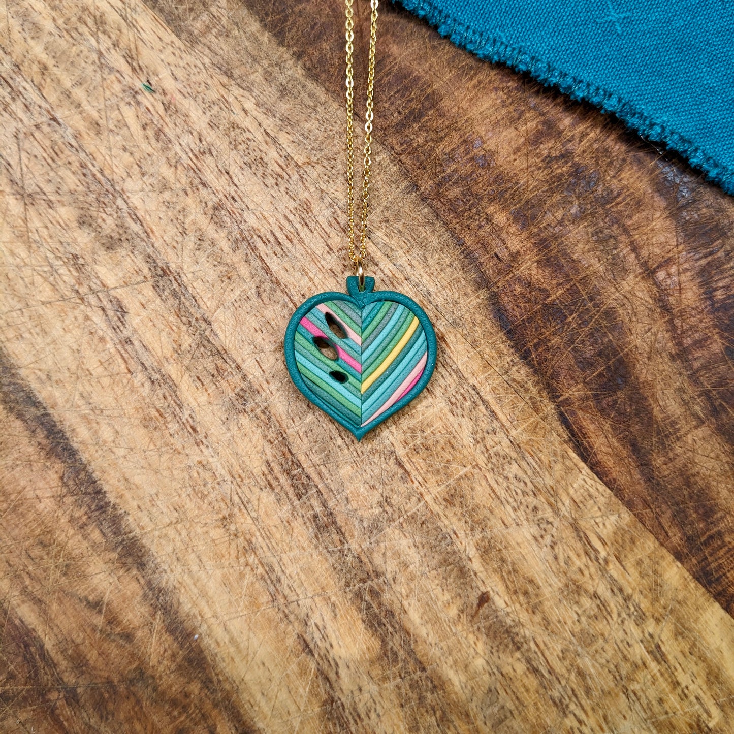 Monstera Leaf Necklace 01