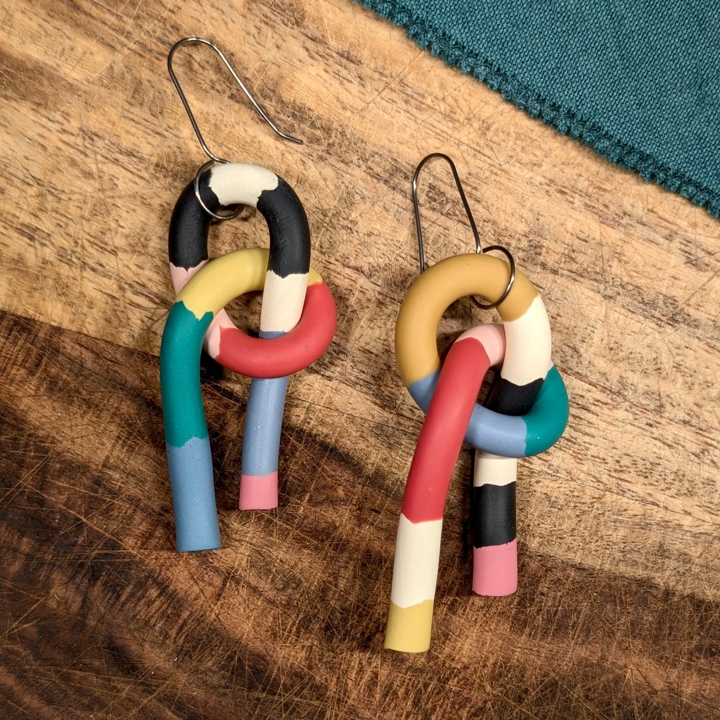 Knot Earrings 01